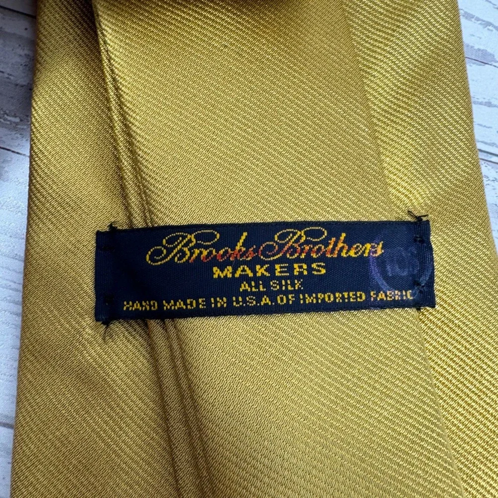 Brooks Brothers Makers All Silk Necktie Mustard‎ Yellow Hand Made USA Imported